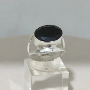 טבעת כסף עם אבן אוניקס